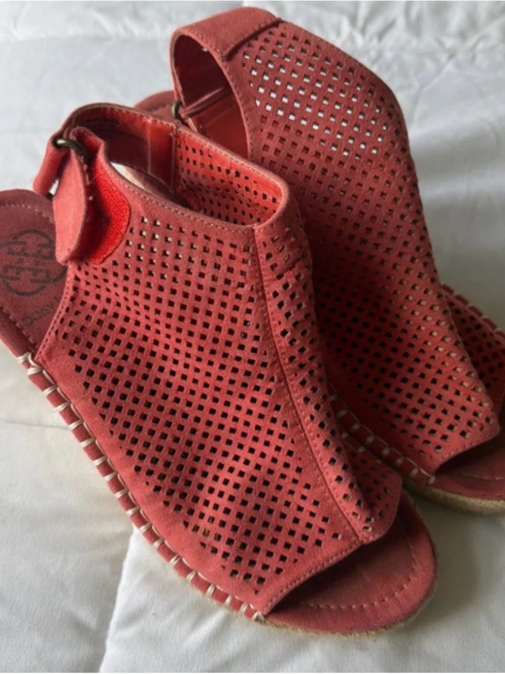 Daisy Fuentes Coral Perforatedt Slingback Espadrille Wedges